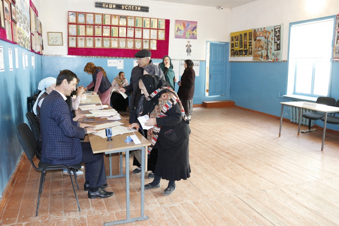 Жители Чародинского района активно голосуют на выборах Президента РФ